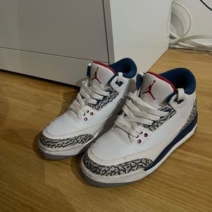pair of air jordan retro 3s; size: 5